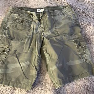 American Eagle Camo Cargo Shorts.  Size 10.